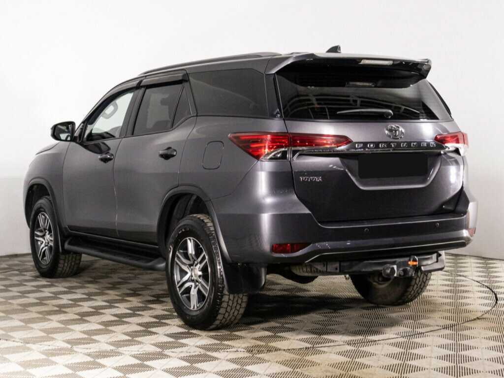 Купить Toyota Fortuner с пробегом. Фото: #6