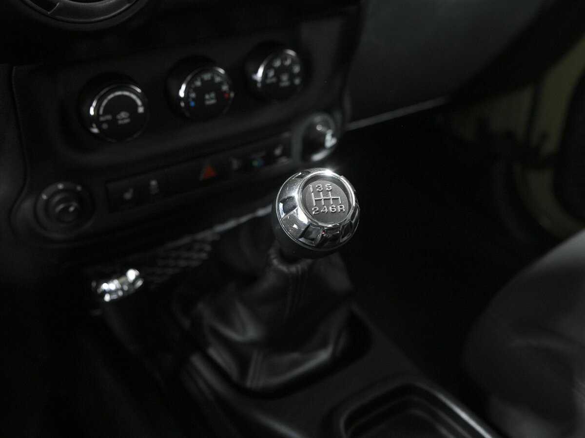 Купить Jeep Wrangler с пробегом. Фото: #11