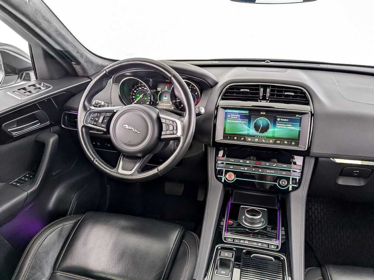 Купить Jaguar F-Pace с пробегом. Фото: #28