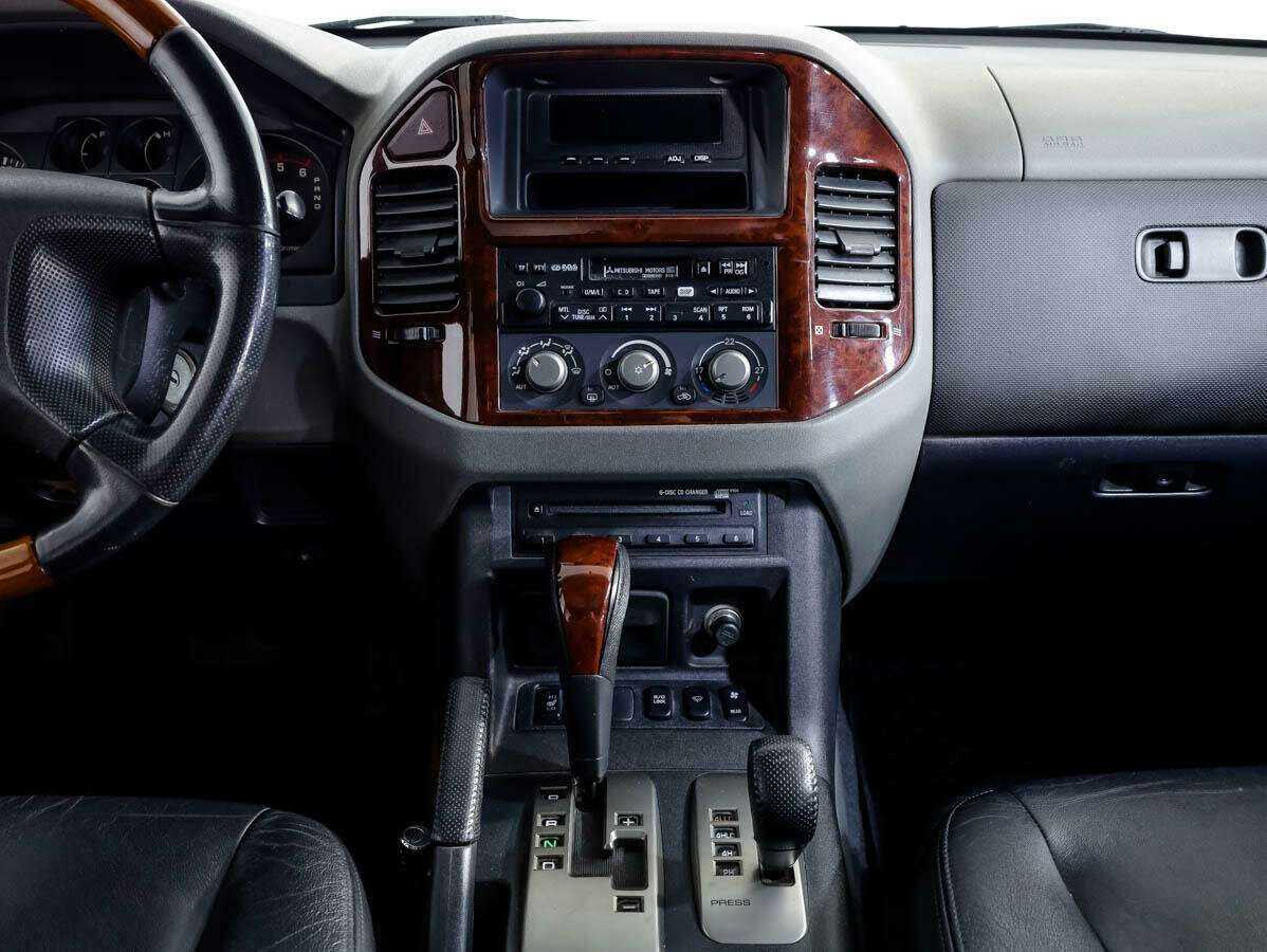 Купить Mitsubishi Pajero с пробегом. Фото: #14