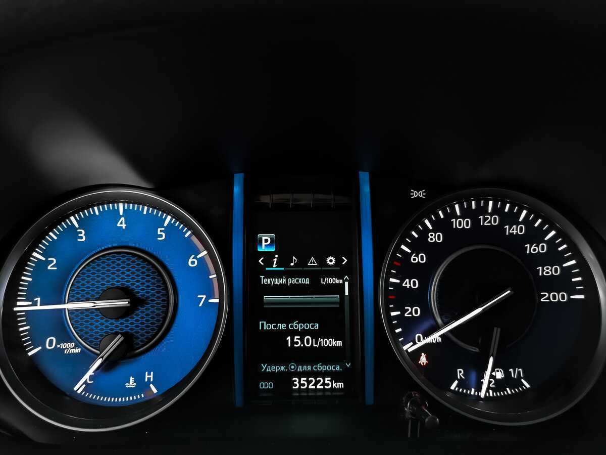 Купить Toyota Fortuner с пробегом. Фото: #11
