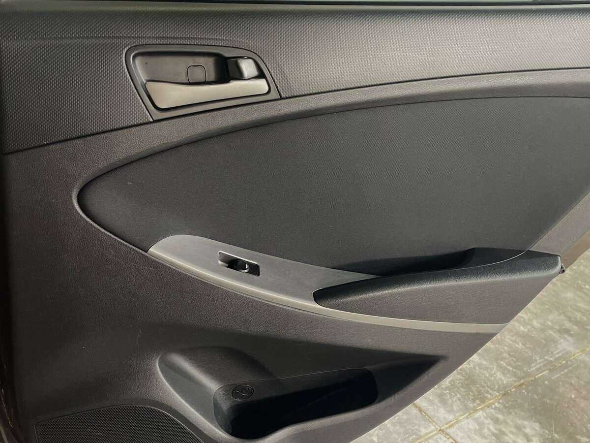 Купить Hyundai Solaris с пробегом. Фото: #21