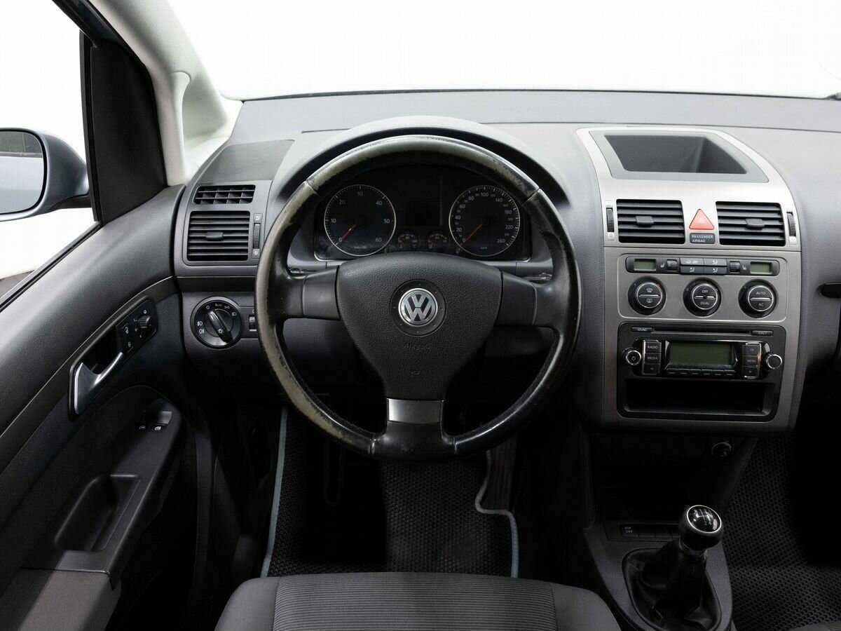 Купить Volkswagen Touran с пробегом. Фото: #13