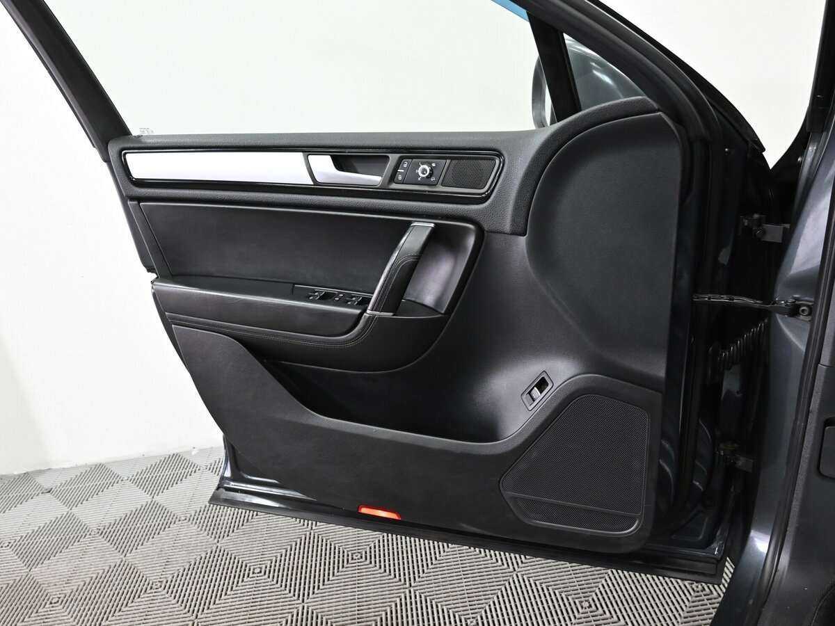 Купить Volkswagen Touareg с пробегом. Фото: #6