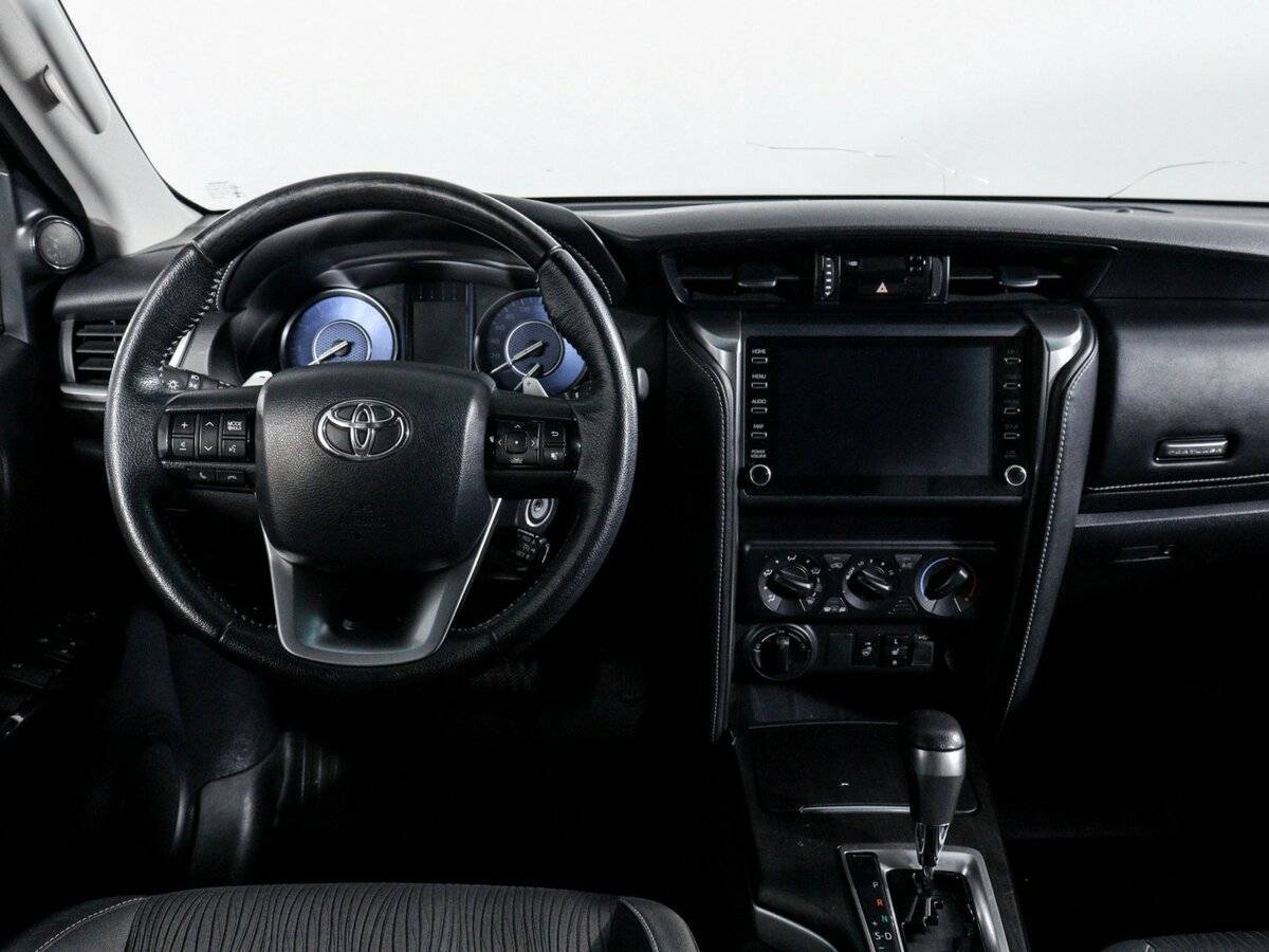 Купить Toyota Fortuner с пробегом. Фото: #6