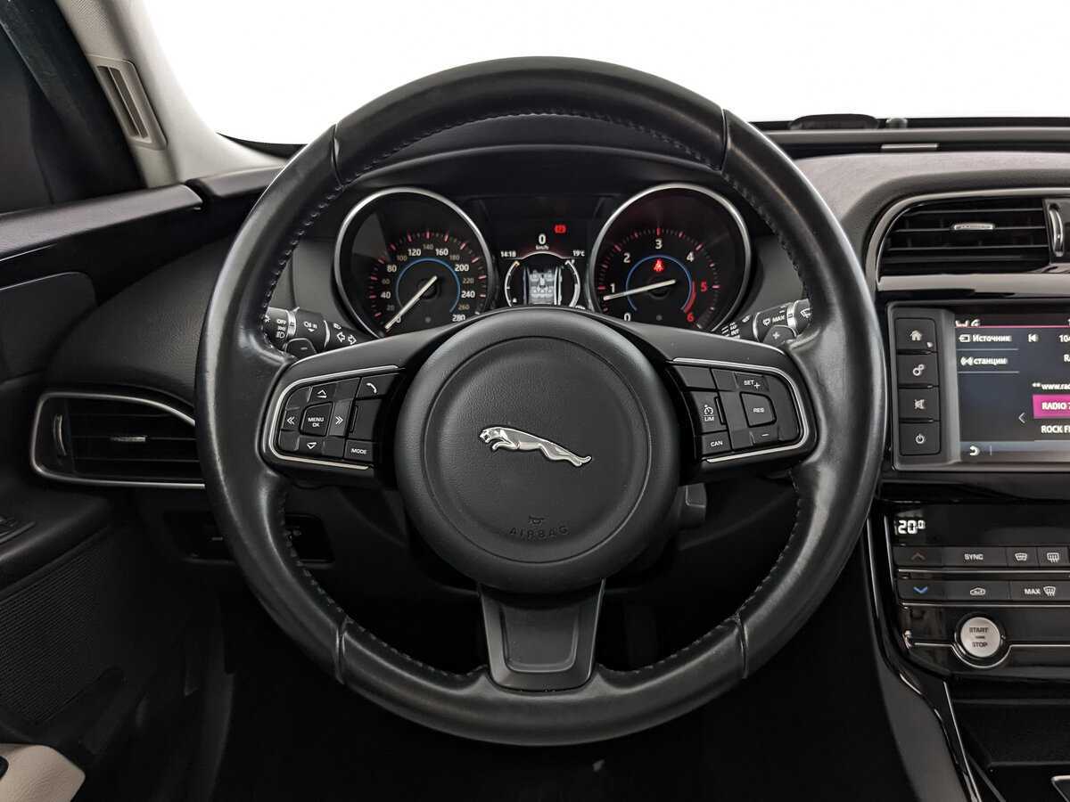 Купить Jaguar XE с пробегом. Фото: #17