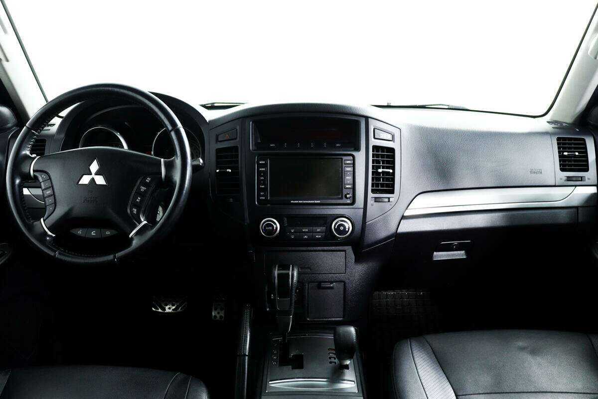 Купить Mitsubishi Pajero с пробегом. Фото: #9