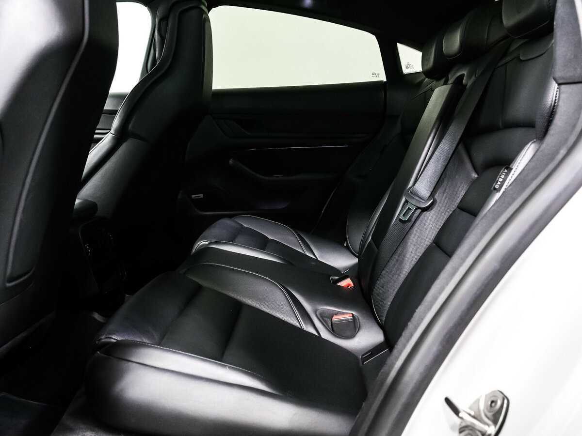 Купить Porsche Taycan с пробегом. Фото: #11
