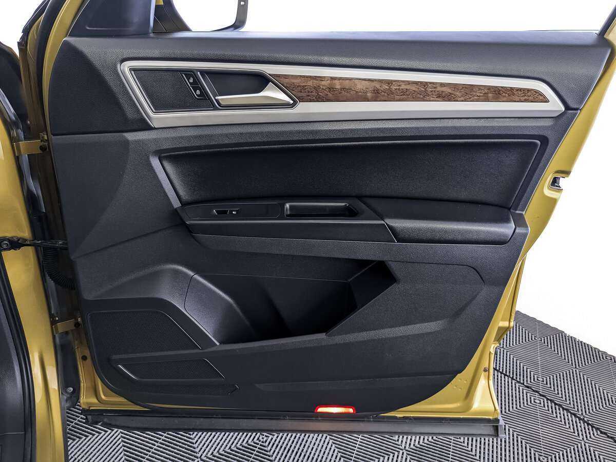 Купить Volkswagen Teramont с пробегом. Фото: #19