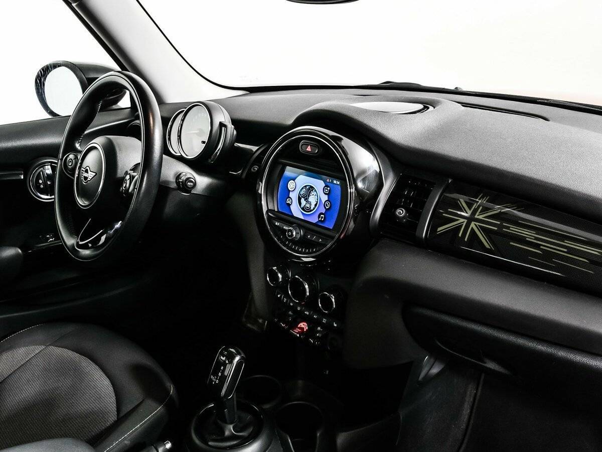 Купить Mini Hatch с пробегом. Фото: #8