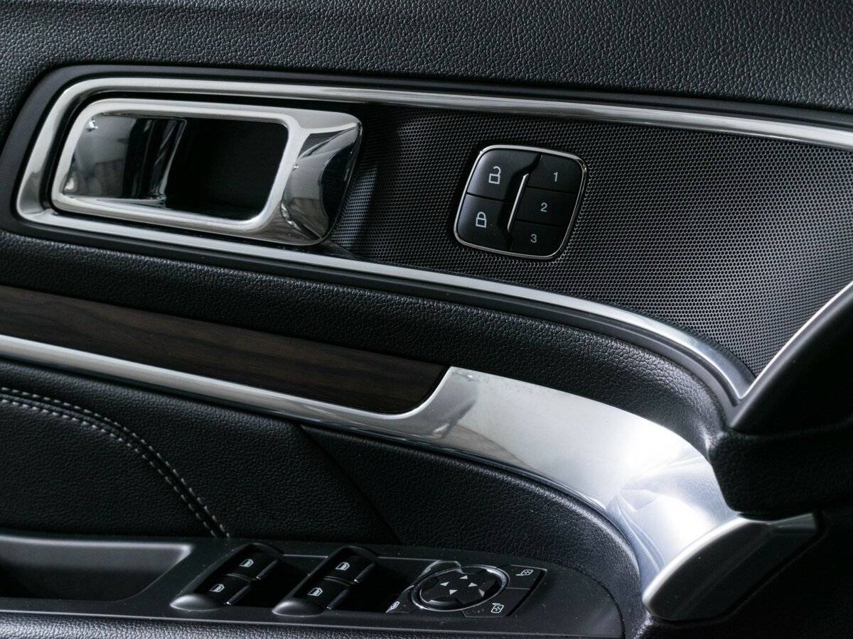 Купить Ford Explorer с пробегом. Фото: #19