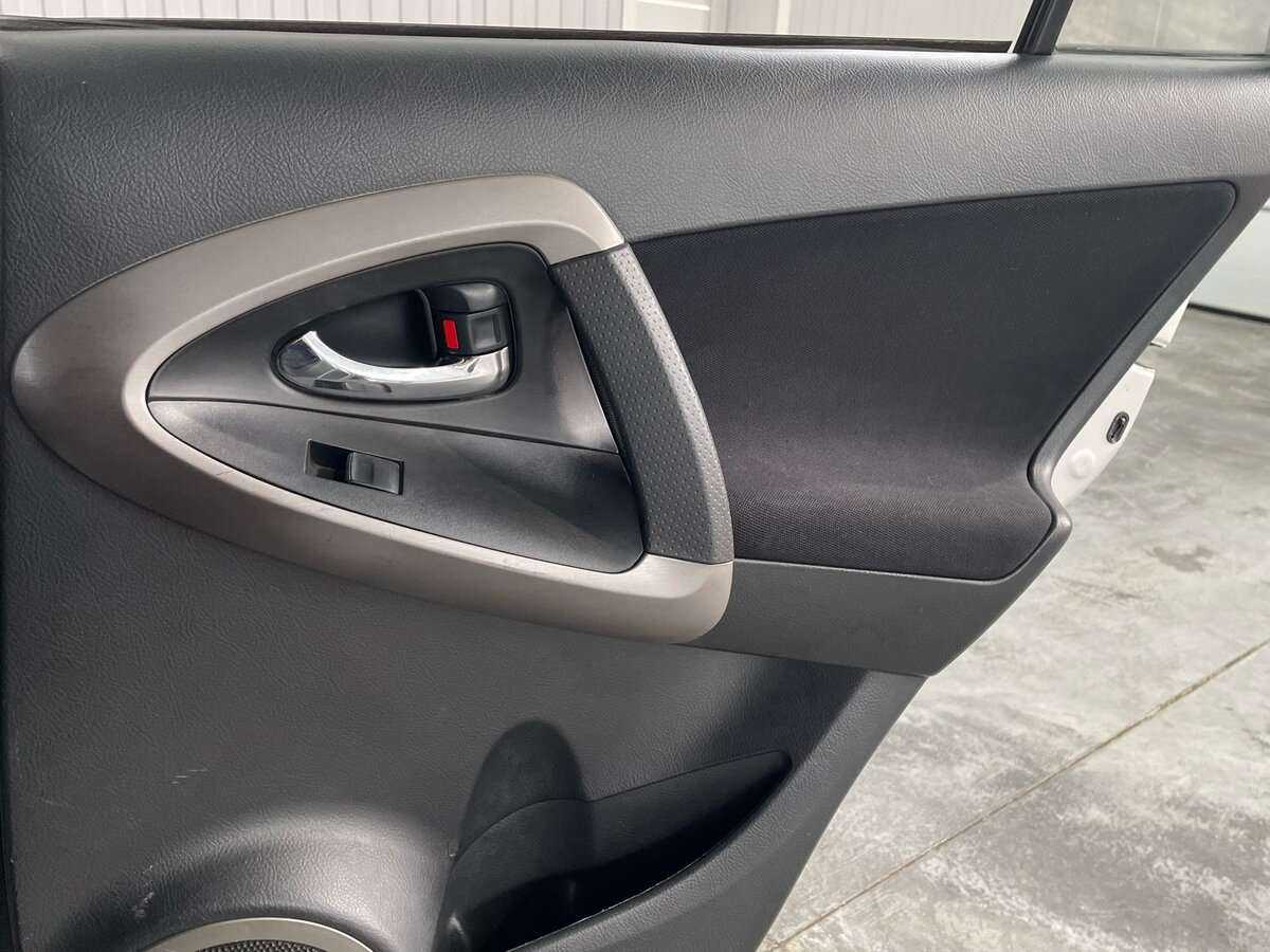 Купить Toyota RAV4 с пробегом. Фото: #16