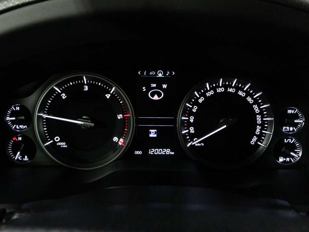 Купить Toyota Land Cruiser с пробегом. Фото: #11