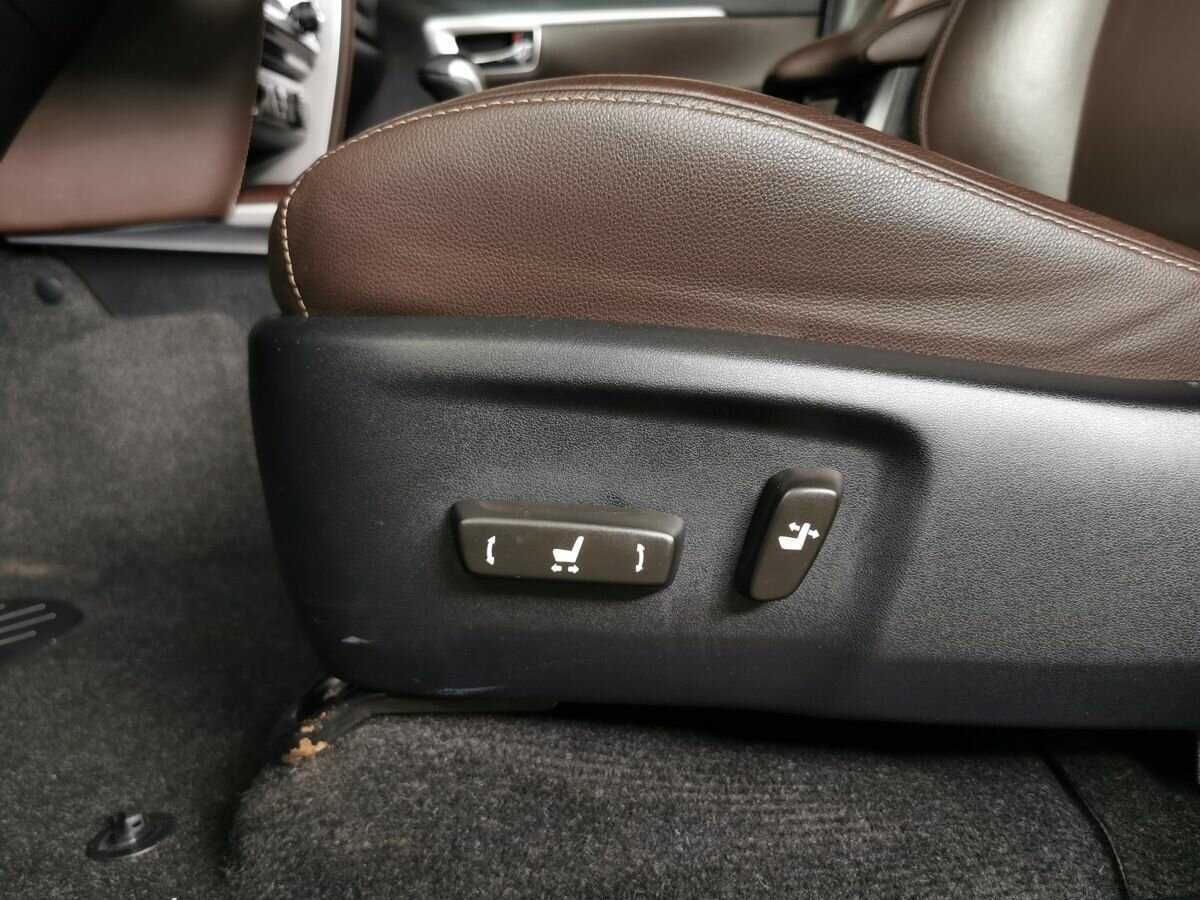 Купить Toyota Fortuner с пробегом. Фото: #18