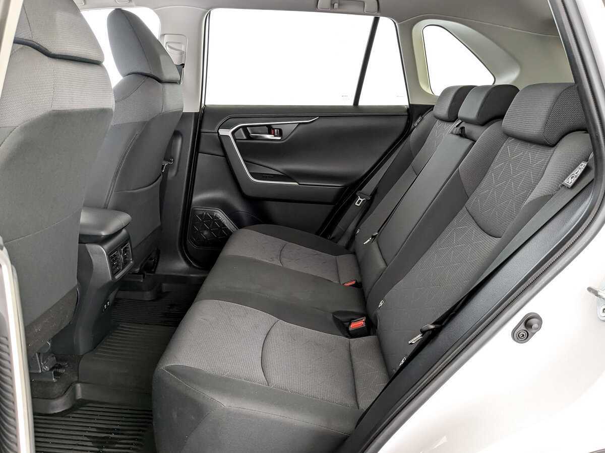 Купить Toyota RAV4 с пробегом. Фото: #11