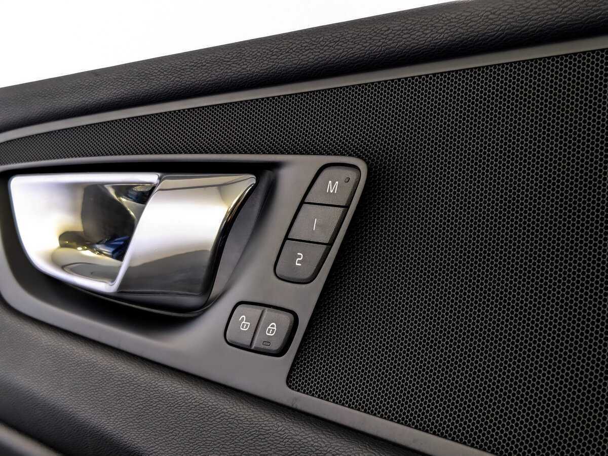 Купить Volvo XC60 с пробегом. Фото: #17