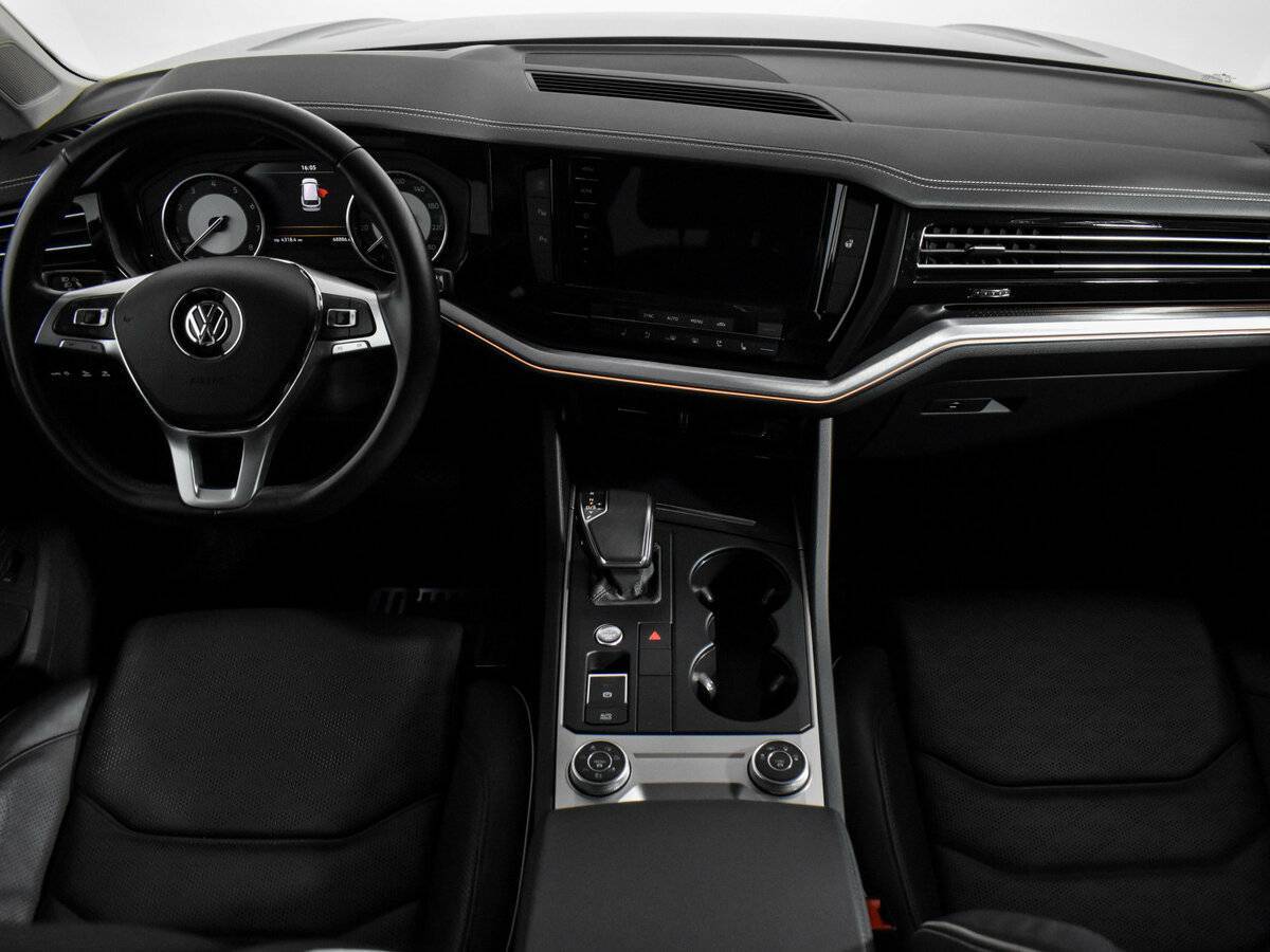 Купить Volkswagen Touareg с пробегом. Фото: #11