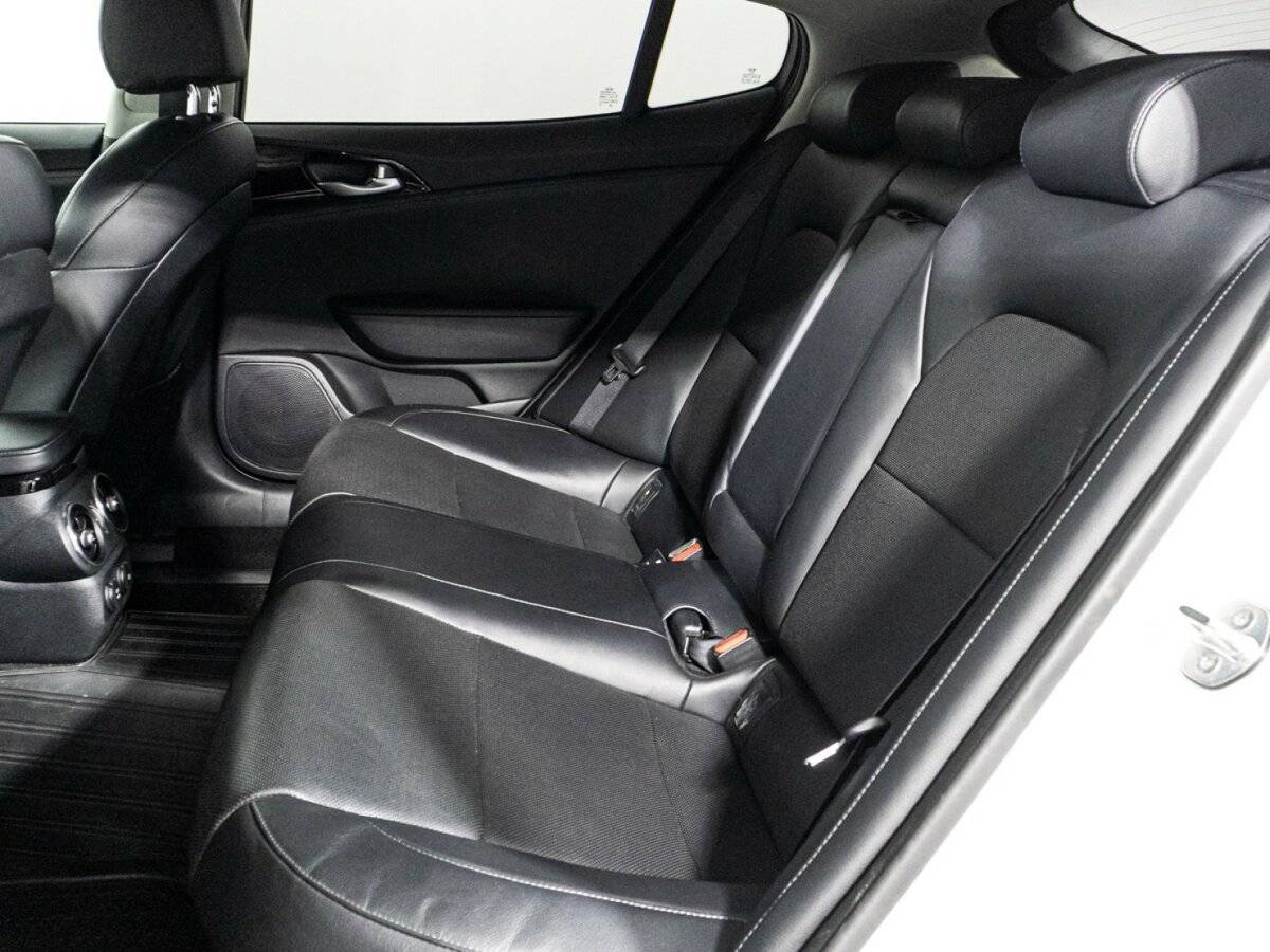 Купить Kia Stinger с пробегом. Фото: #9