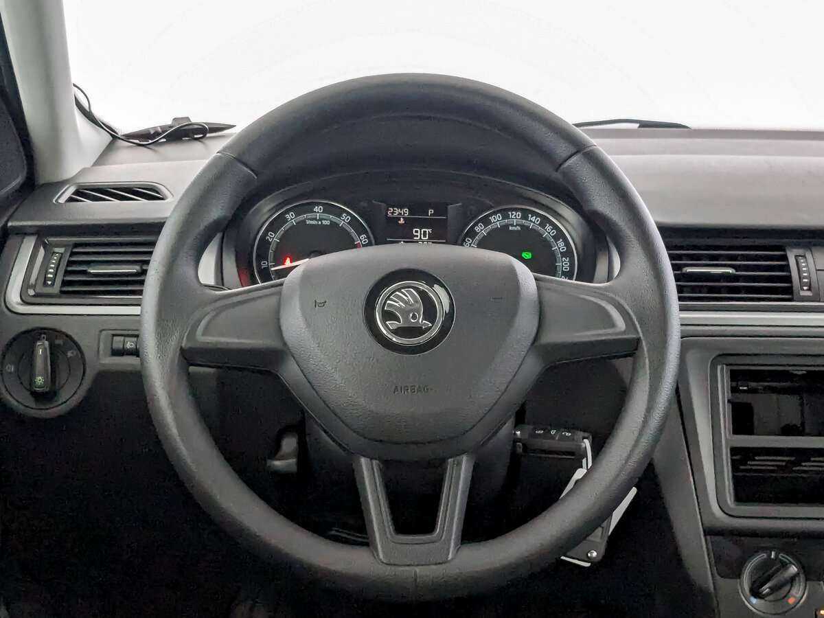 Купить Skoda Rapid с пробегом. Фото: #16