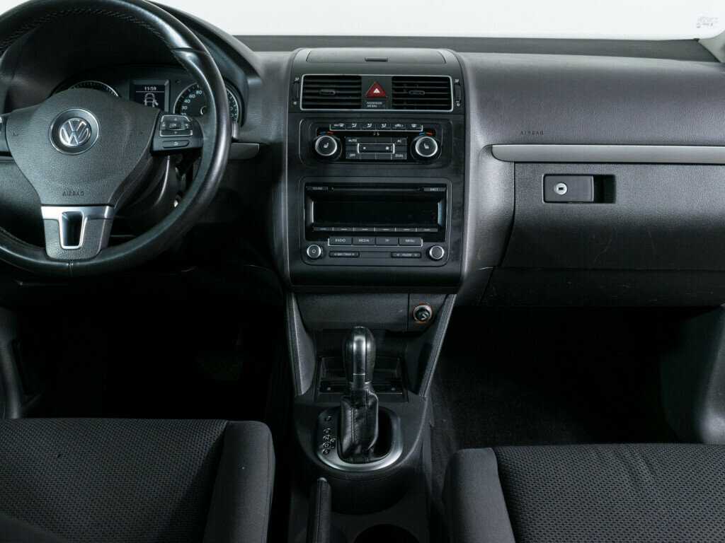 Купить Volkswagen Touran с пробегом. Фото: #8