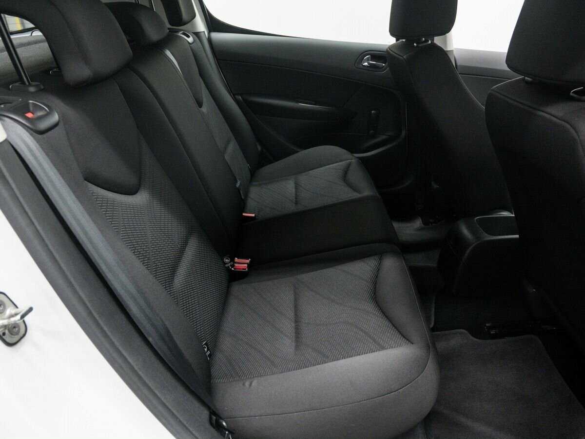 Купить Peugeot 308 с пробегом. Фото: #8