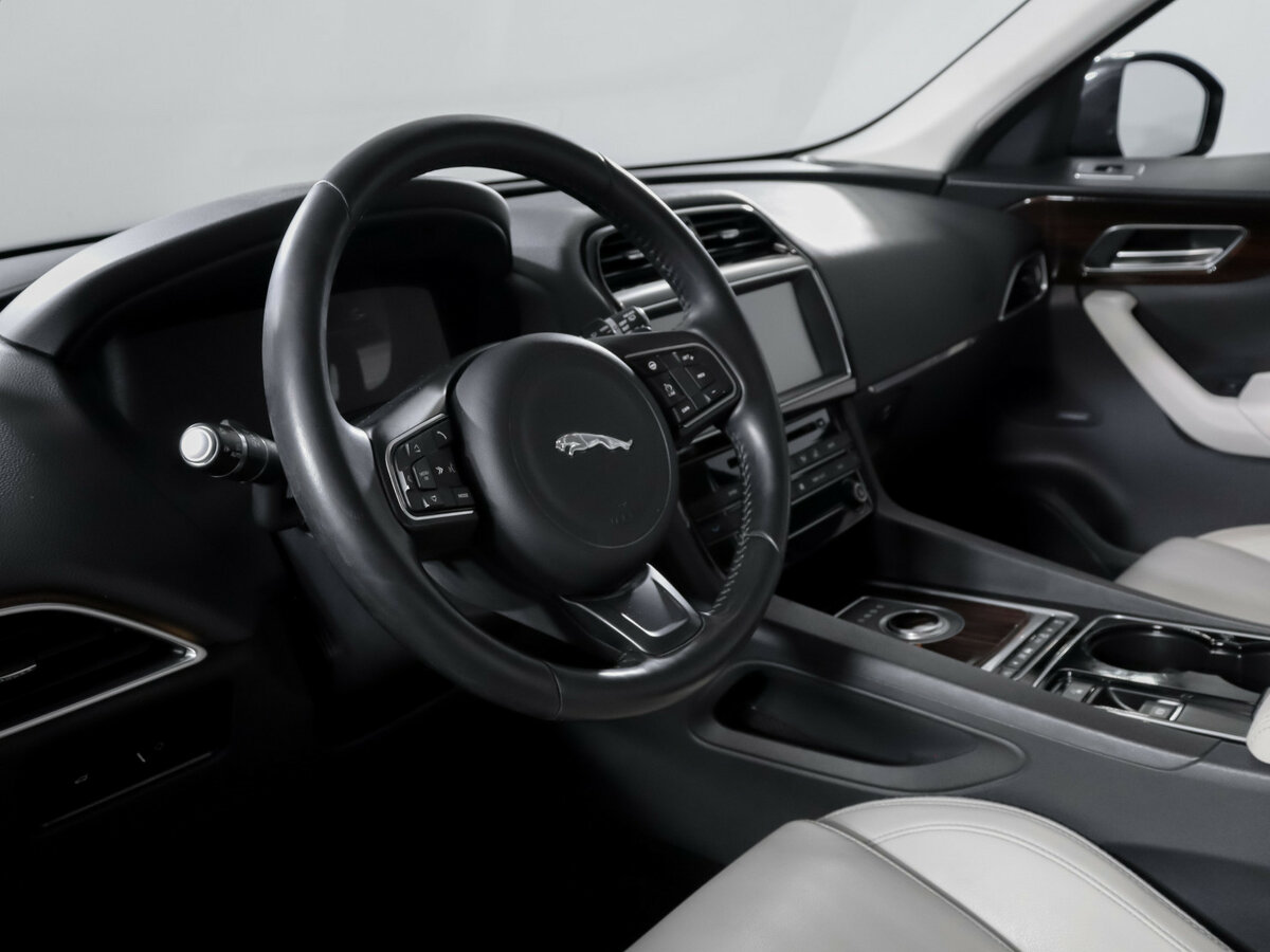 Купить Jaguar F-Pace с пробегом. Фото: #13
