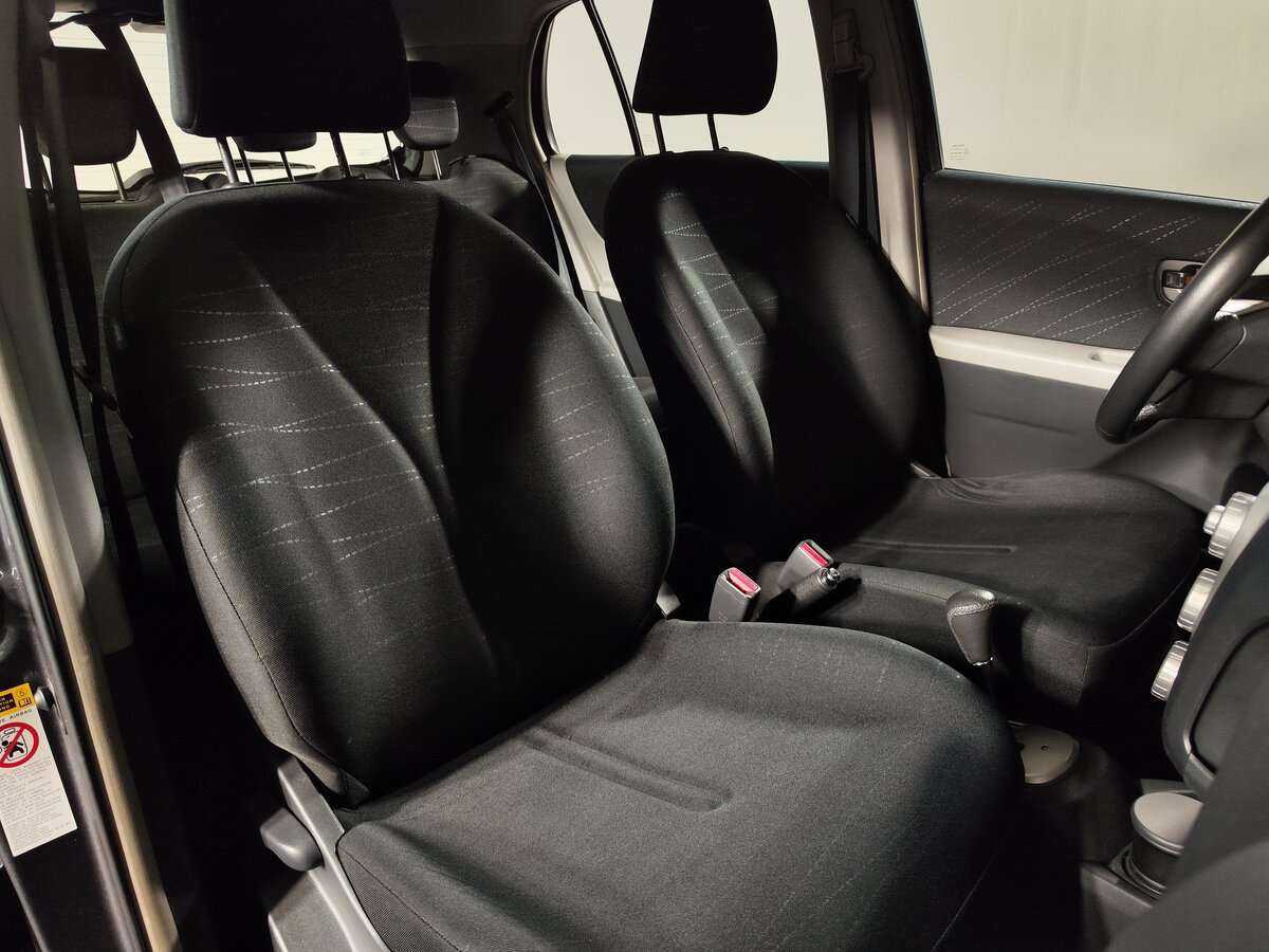 Купить Toyota Yaris с пробегом. Фото: #9