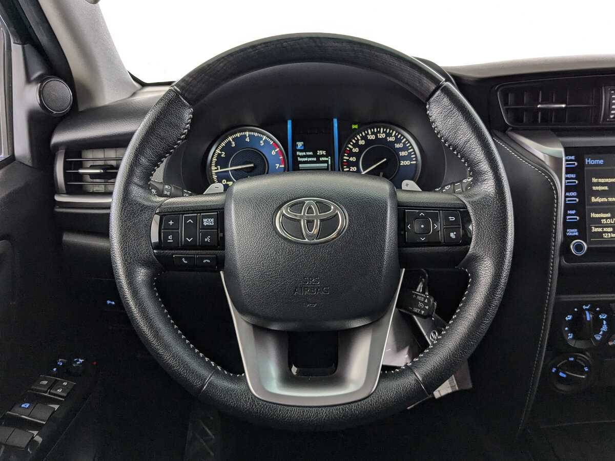 Купить Toyota Fortuner с пробегом. Фото: #17