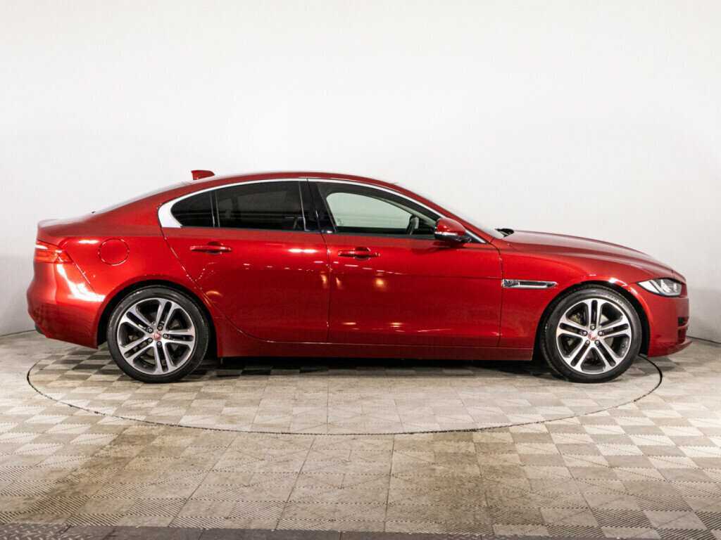 Купить Jaguar XE с пробегом. Фото: #3