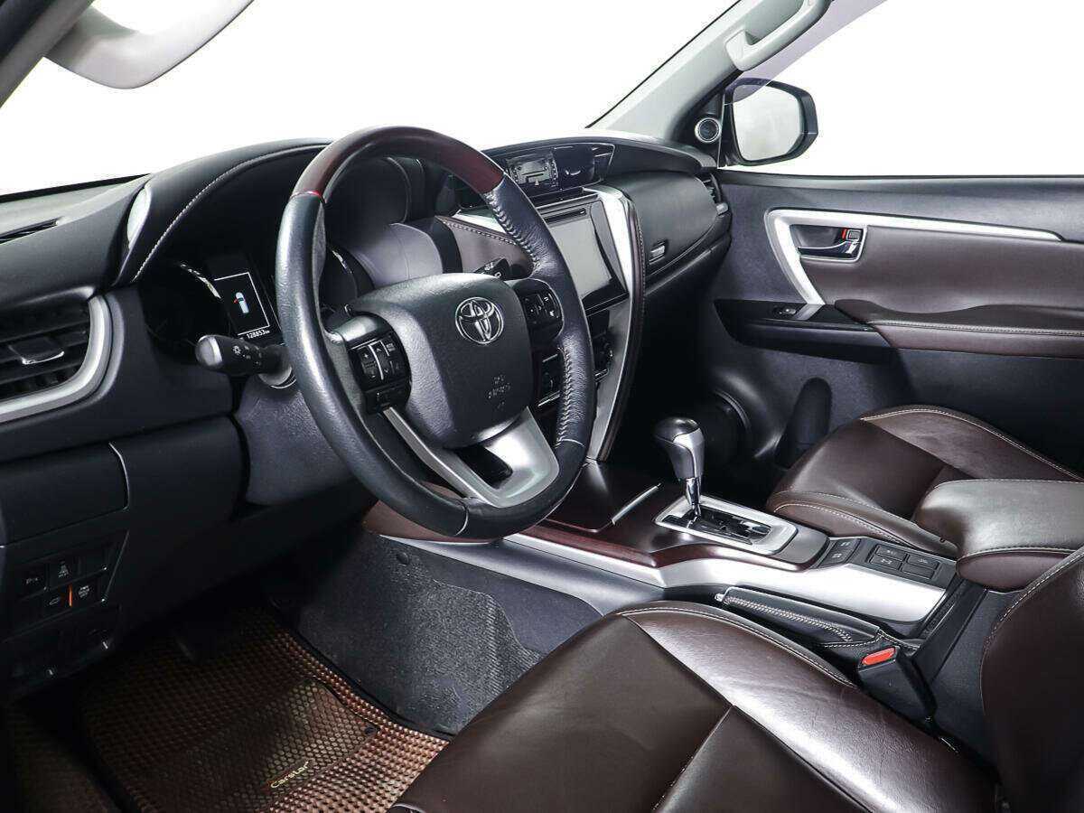Купить Toyota Fortuner с пробегом. Фото: #13