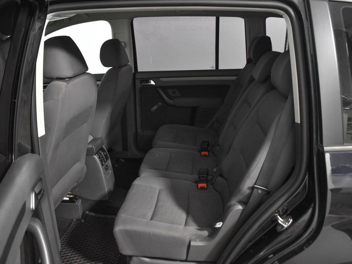 Купить Volkswagen Touran с пробегом. Фото: #11