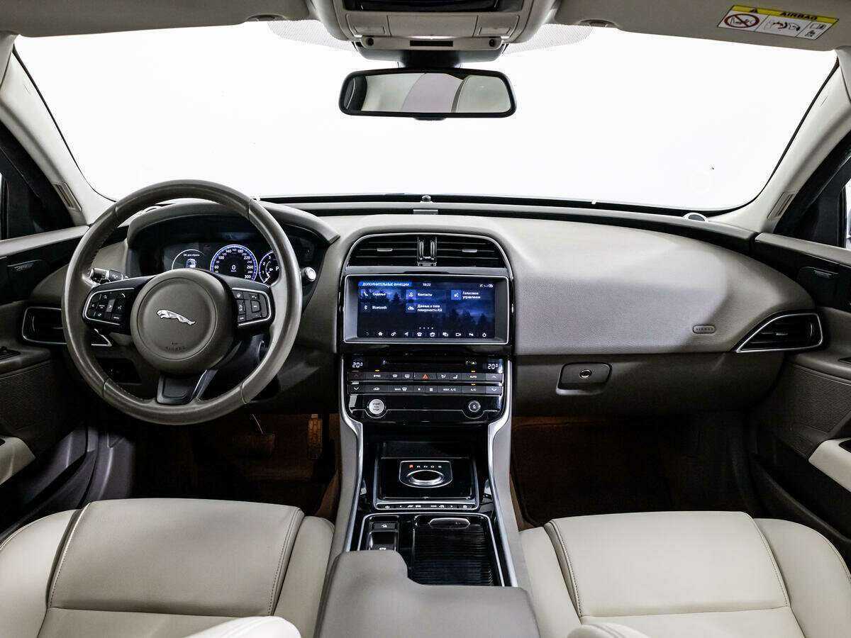 Купить Jaguar XE с пробегом. Фото: #12