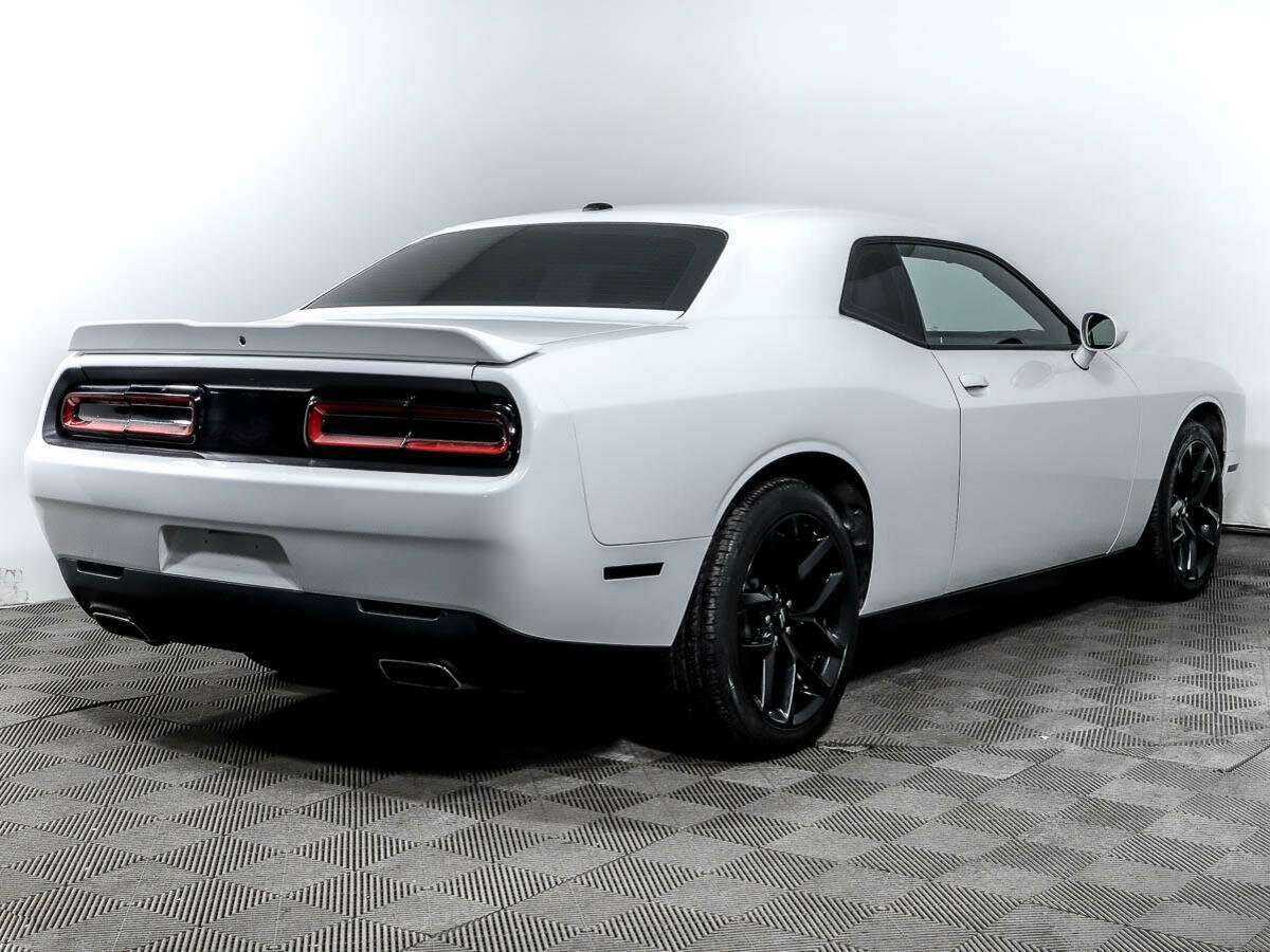 Купить Dodge Challenger с пробегом. Фото: #3