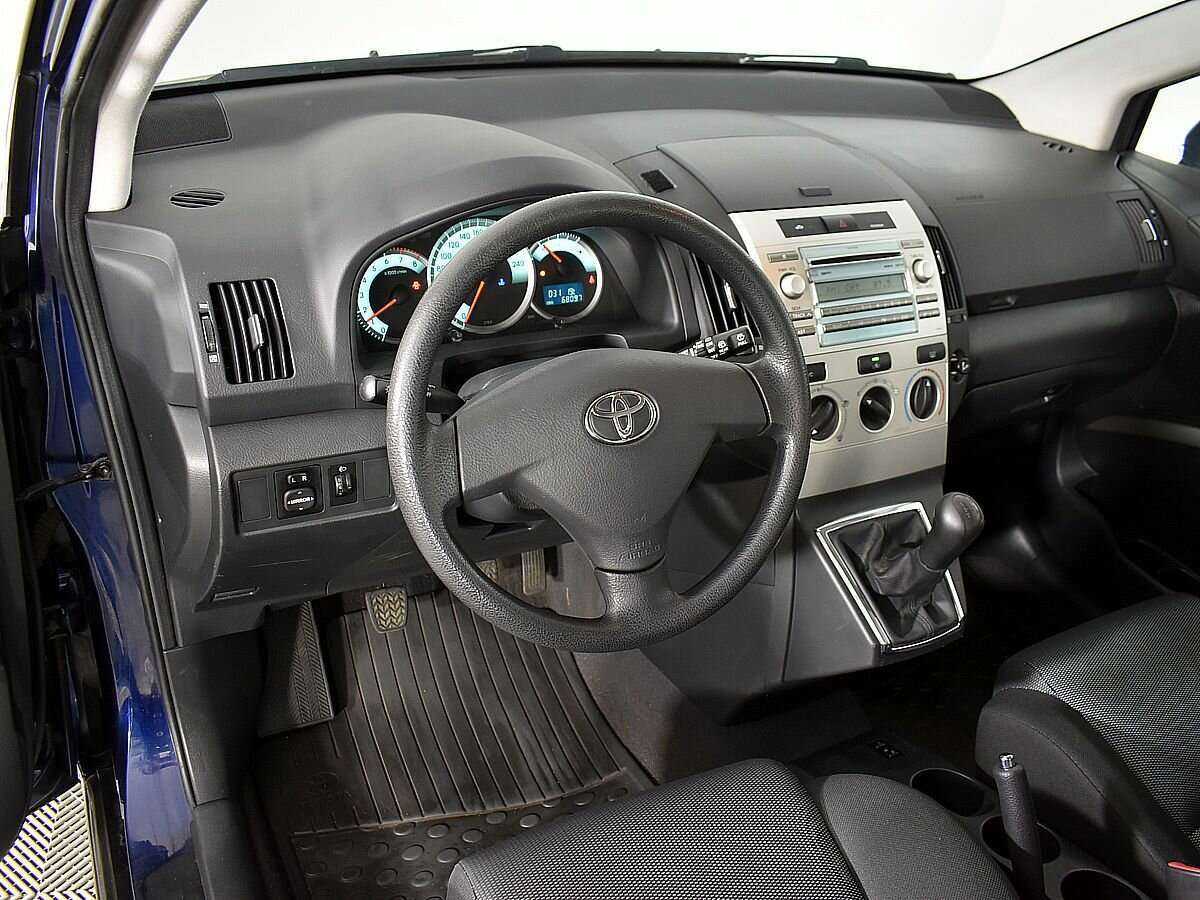 Купить Toyota Corolla Verso с пробегом. Фото: #7