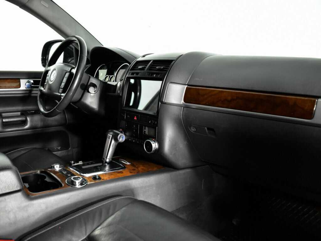 Купить Volkswagen Touareg с пробегом. Фото: #8