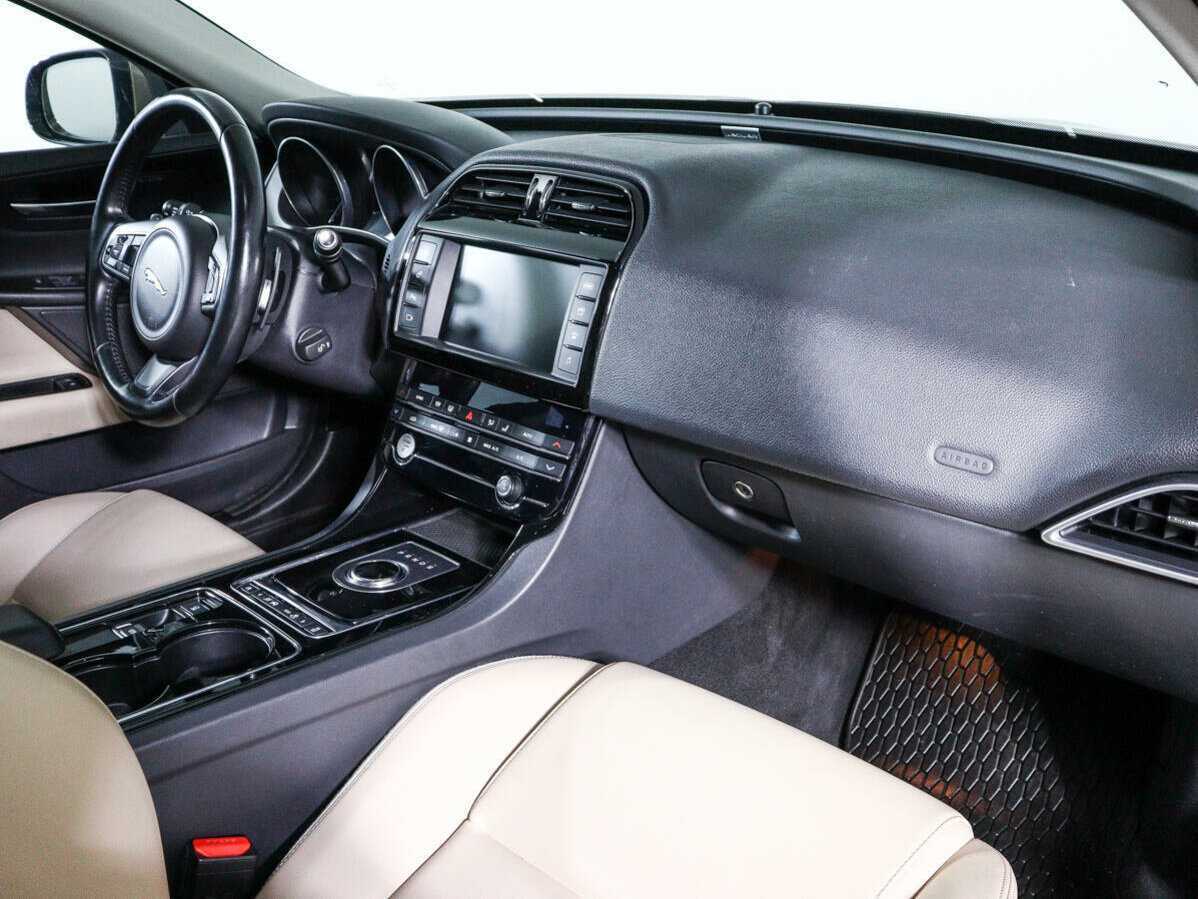 Купить Jaguar XE с пробегом. Фото: #8