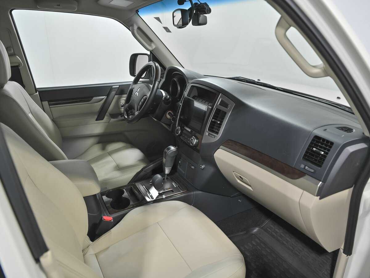 Купить Mitsubishi Pajero с пробегом. Фото: #18