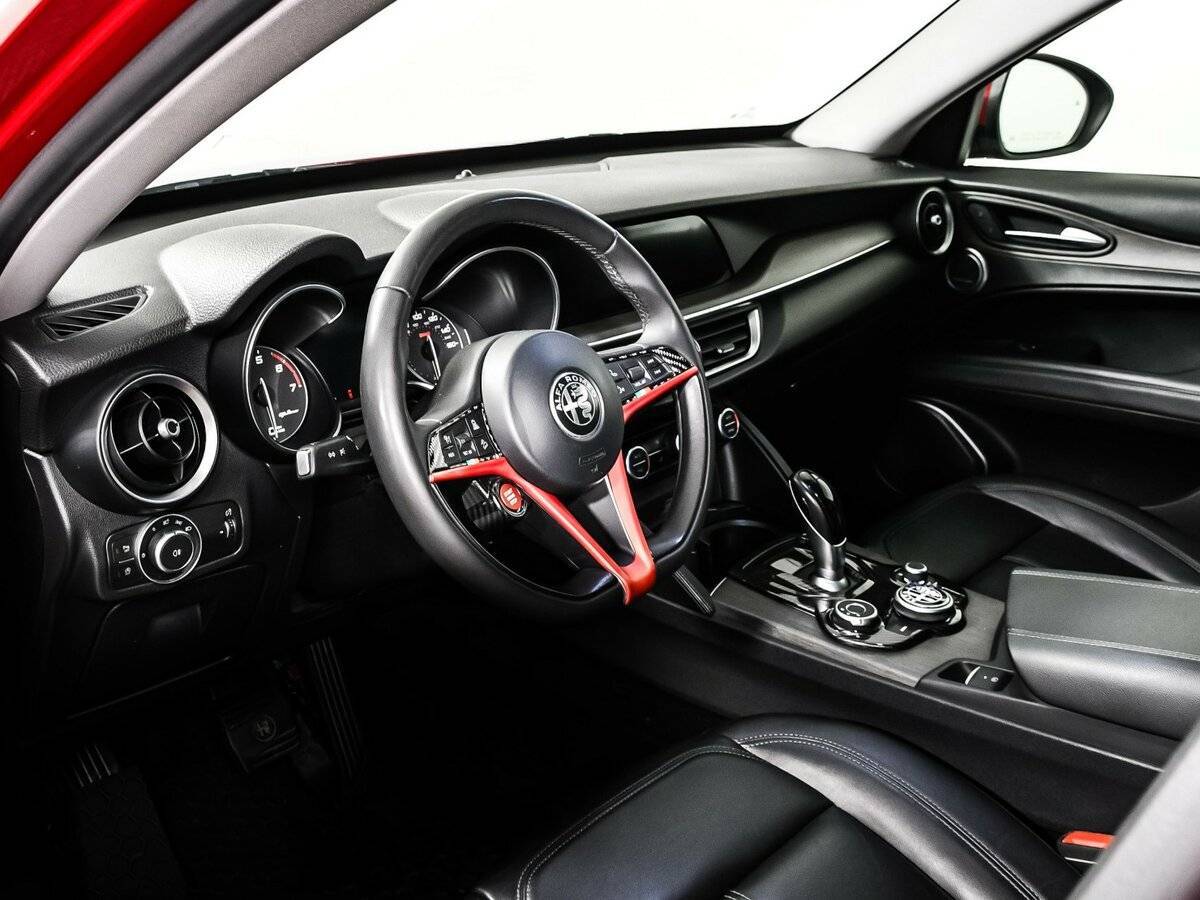 Купить Alfa Romeo Stelvio с пробегом. Фото: #12