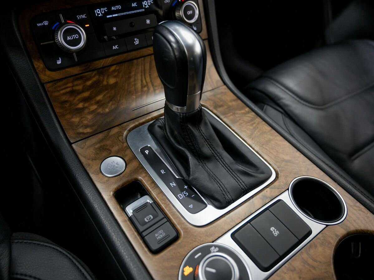 Купить Volkswagen Touareg с пробегом. Фото: #20