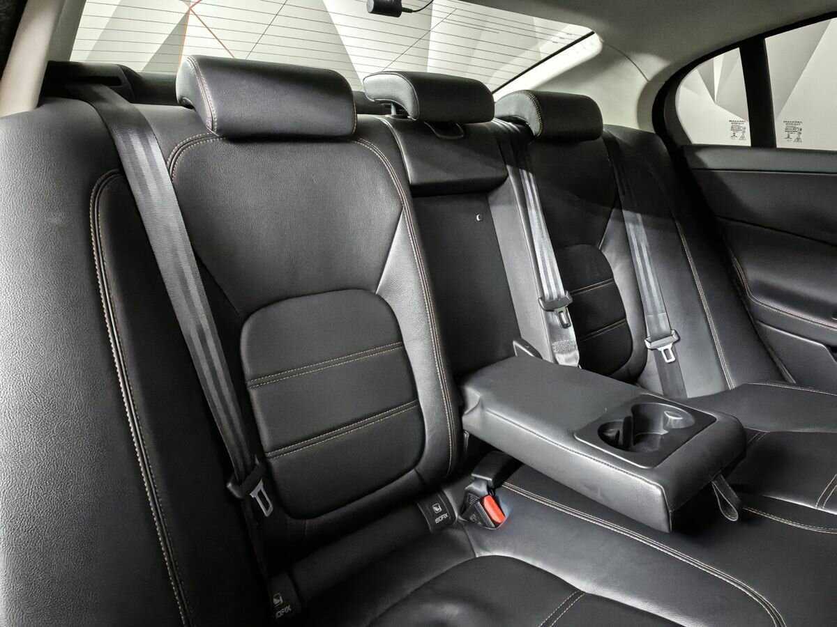 Купить Jaguar XE с пробегом. Фото: #12