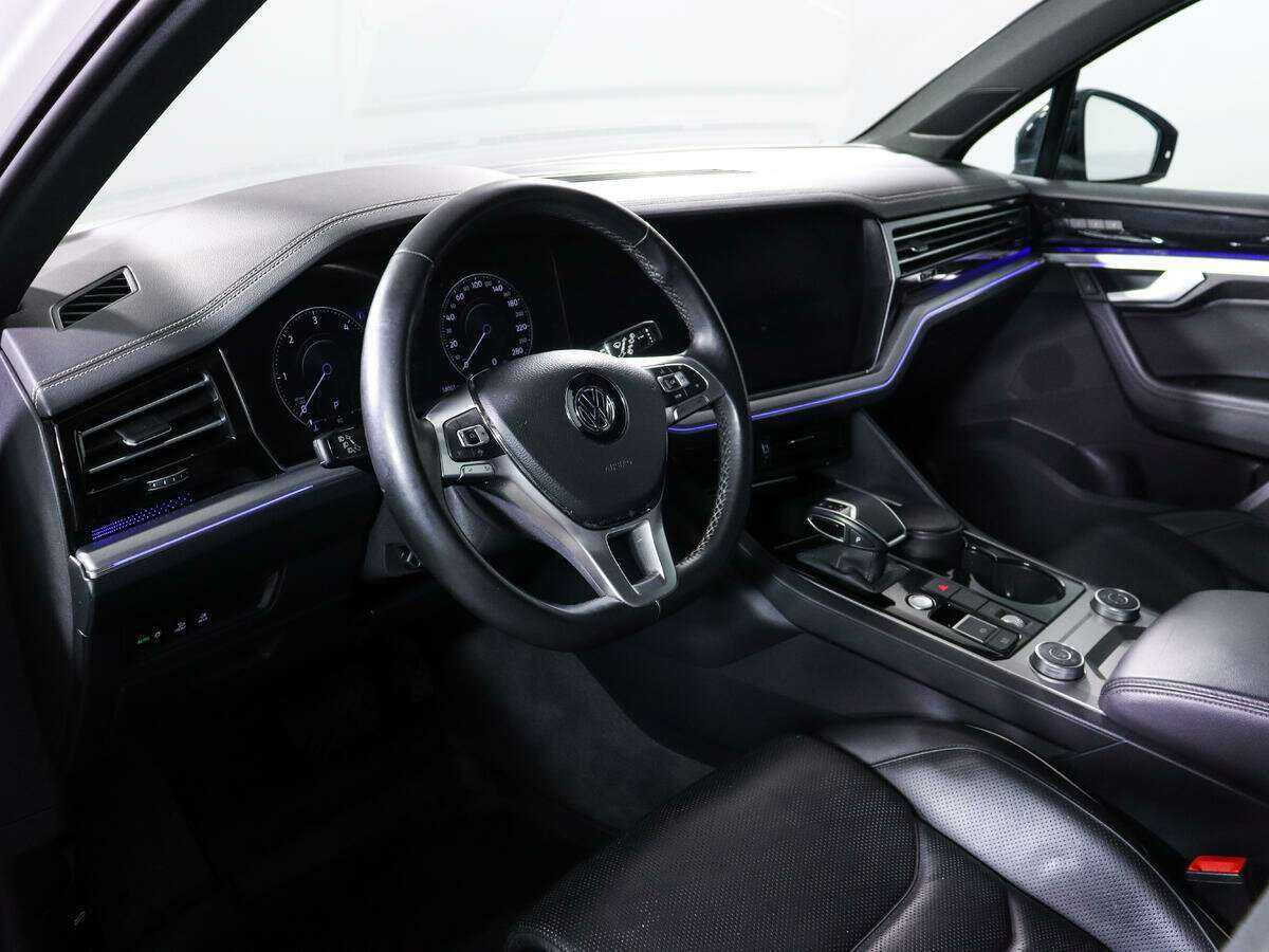 Купить Volkswagen Touareg с пробегом. Фото: #10
