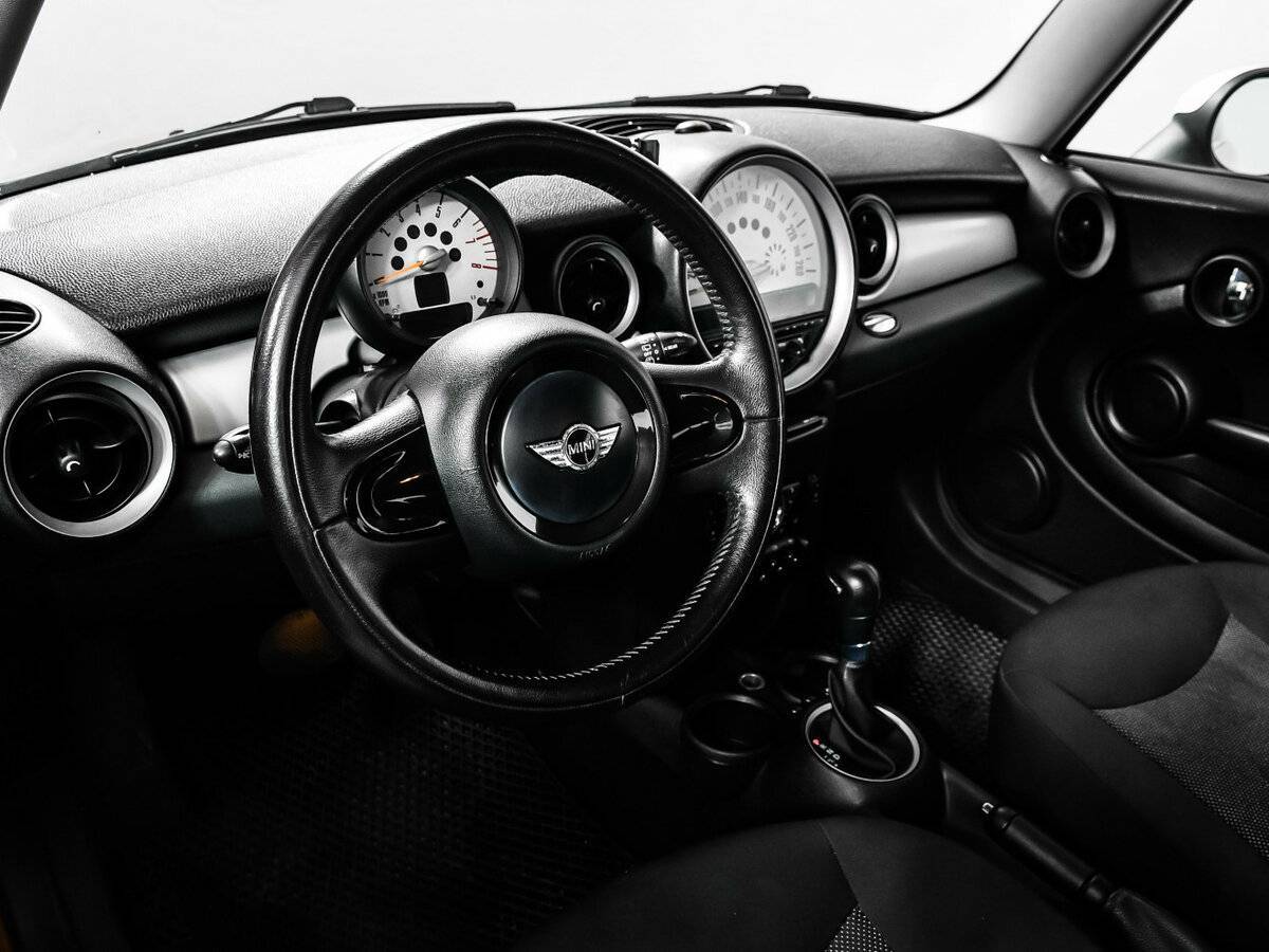 Купить Mini Hatch с пробегом. Фото: #10