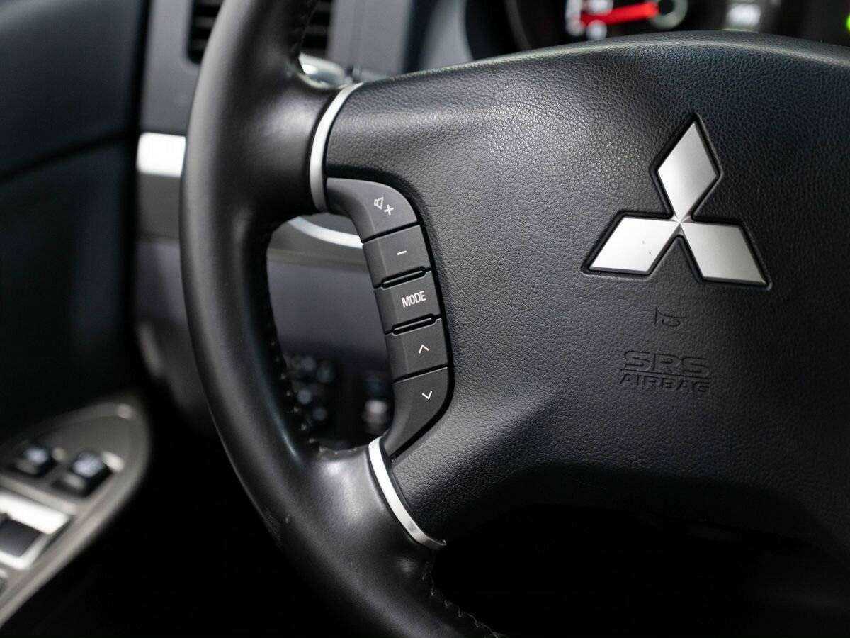 Купить Mitsubishi Pajero с пробегом. Фото: #13