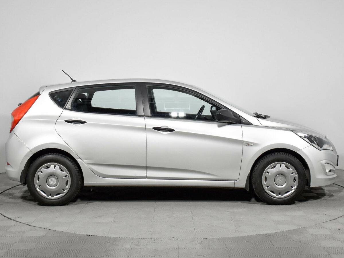 Купить Hyundai Solaris с пробегом. Фото: #3
