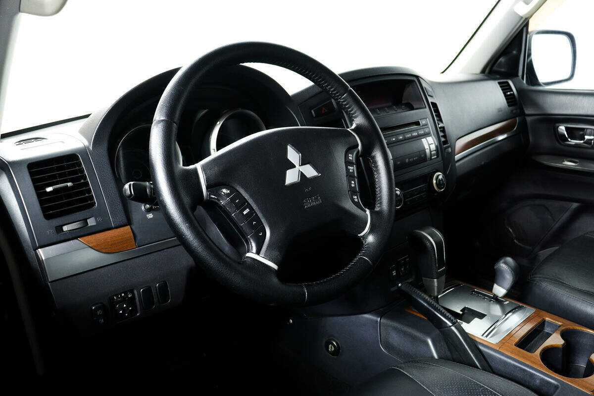 Купить Mitsubishi Pajero с пробегом. Фото: #12