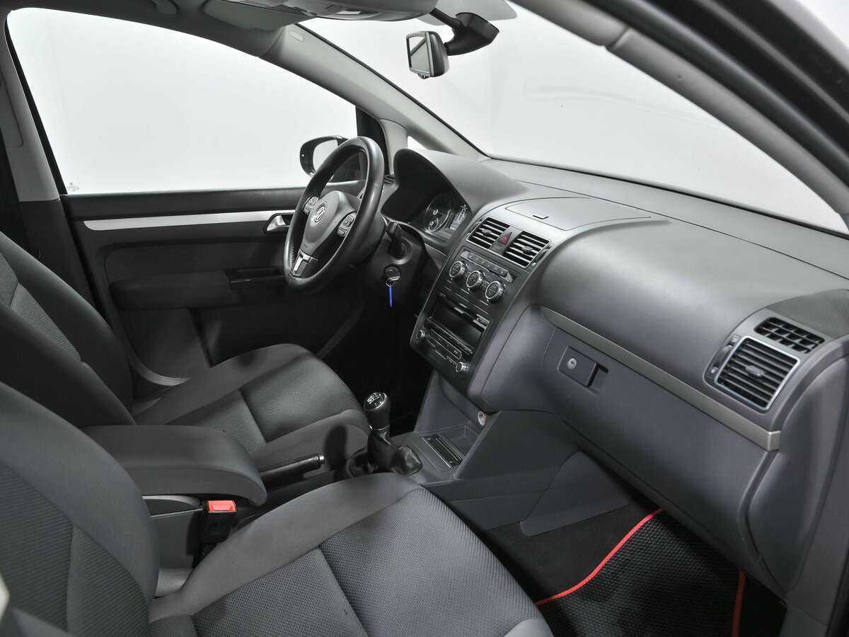 Купить Volkswagen Touran с пробегом. Фото: #15