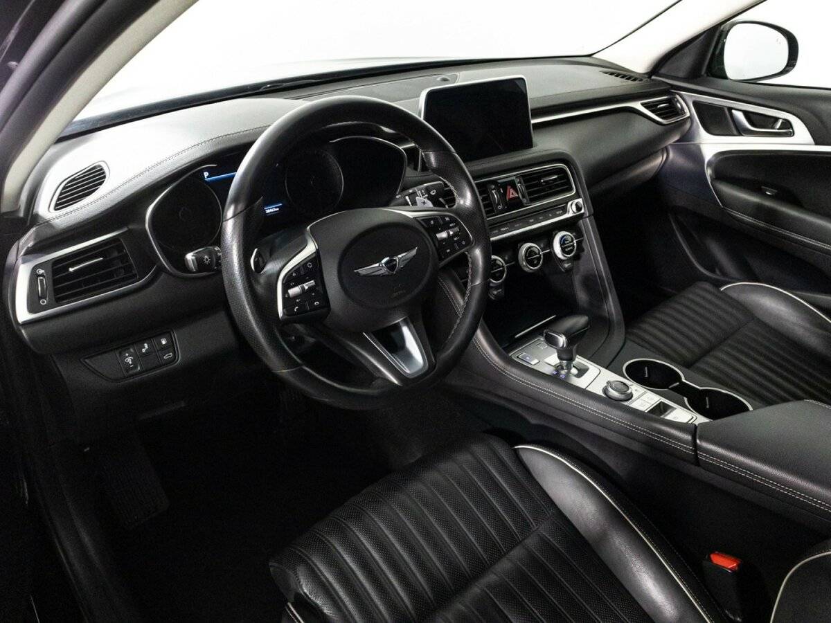 Купить Genesis G70 с пробегом. Фото: #10