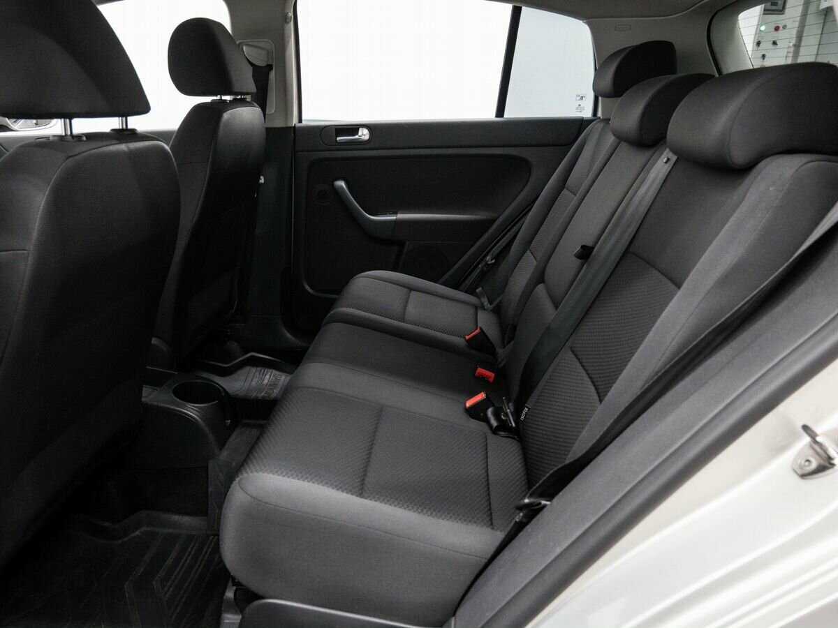 Купить Volkswagen Golf Plus с пробегом. Фото: #11