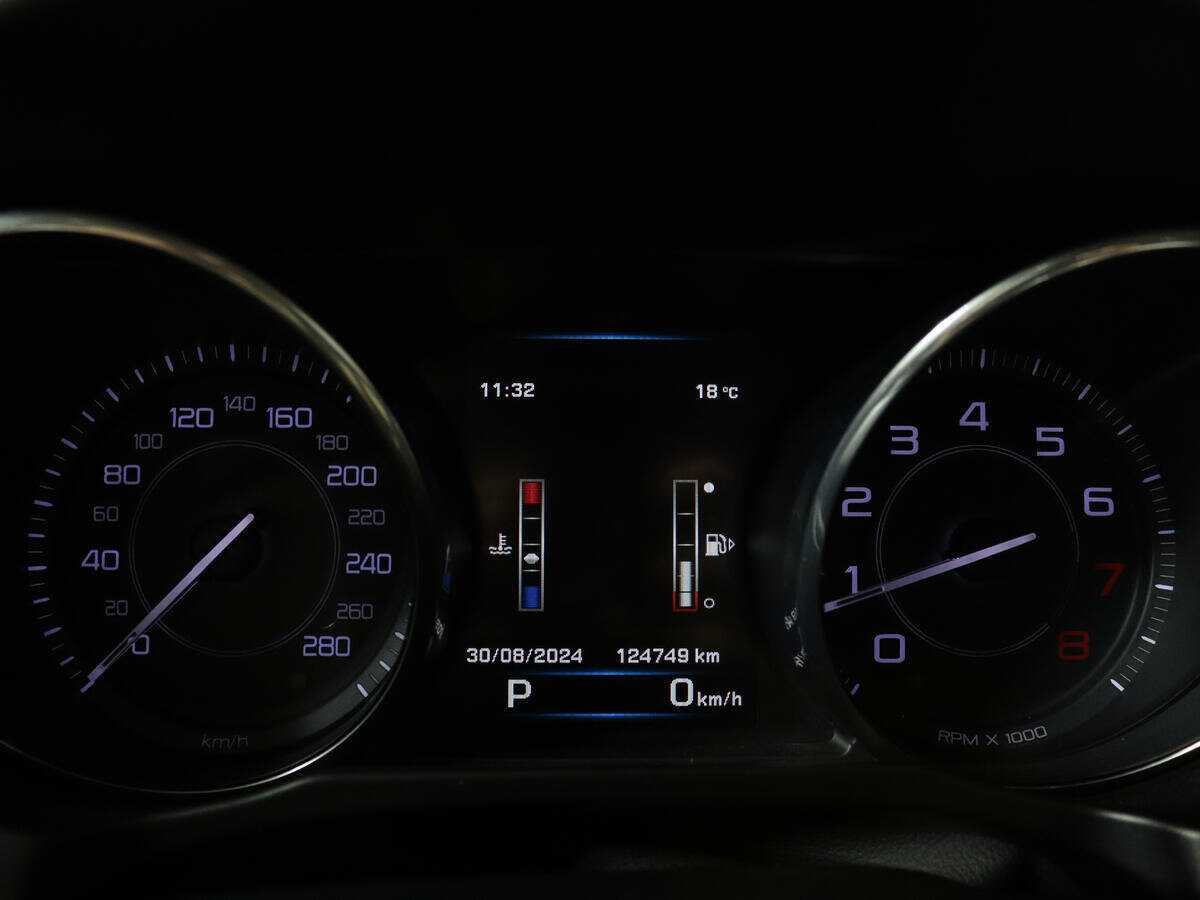 Купить Jaguar XE с пробегом. Фото: #8