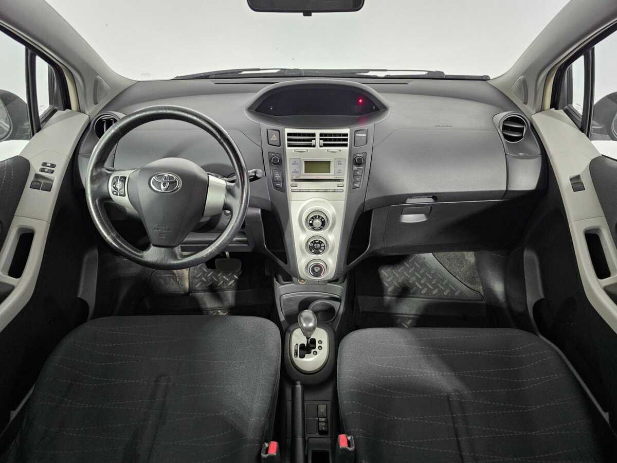 Купить Toyota Yaris с пробегом. Фото: #9
